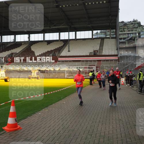 07.12.2025 - St. Pauli X-Mass-Run No. 15 Fabian Wolf http://msf.ph/oto/9424267 07.12.2025 12:06:23 Ziel 173, 189, 1347, 1351, 1353, 1956, 1957, 2018, 2415, 4219 meine-sportfotos.de