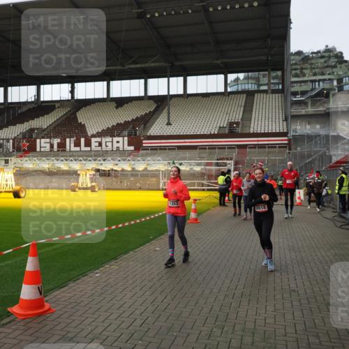 07.12.2025 - St. Pauli X-Mass-Run No. 15 Fabian Wolf http://msf.ph/oto/9424268 07.12.2025 12:06:24 Ziel 173, 189, 1347, 1351, 1353, 1956, 1957, 2018, 2415, 4217, 4219 meine-sportfotos.de