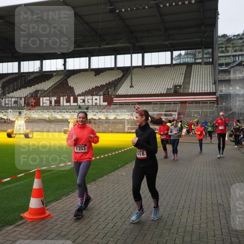 07.12.2025 - St. Pauli X-Mass-Run No. 15 Fabian Wolf http://msf.ph/oto/9424272 07.12.2025 12:06:25 Ziel 173, 189, 1347, 1351, 1353, 1956, 1957, 2018, 2415, 4217, 4219, 4222 meine-sportfotos.de
