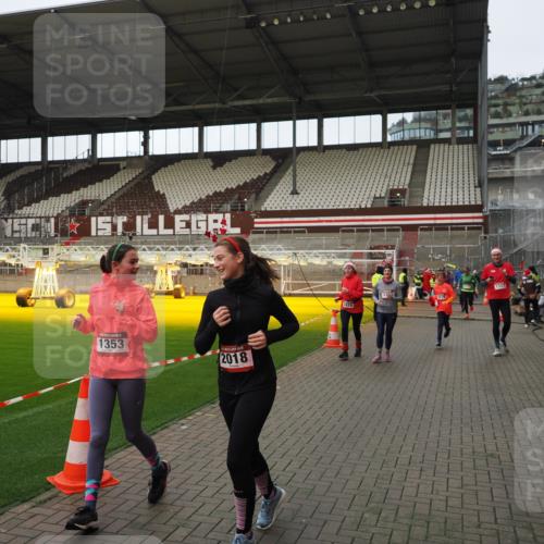 07.12.2025 - St. Pauli X-Mass-Run No. 15 Fabian Wolf http://msf.ph/oto/9424274 07.12.2025 12:06:25 Ziel 173, 189, 1347, 1351, 1353, 1956, 1957, 2018, 2415, 4217, 4219, 4222 meine-sportfotos.de