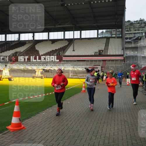 07.12.2025 - St. Pauli X-Mass-Run No. 15 Fabian Wolf http://msf.ph/oto/9424275 07.12.2025 12:06:27 Ziel 173, 189, 1347, 1351, 1353, 1956, 1957, 2018, 2415, 4217, 4219, 4222 meine-sportfotos.de