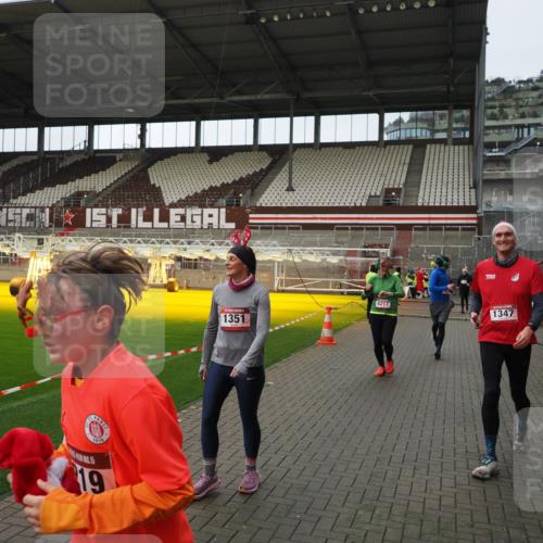07.12.2025 - St. Pauli X-Mass-Run No. 15 Fabian Wolf http://msf.ph/oto/9424280 07.12.2025 12:06:30 Ziel 173, 189, 1347, 1351, 1353, 1956, 1957, 2018, 2415, 4217, 4219, 4222, 4783, 4784 meine-sportfotos.de