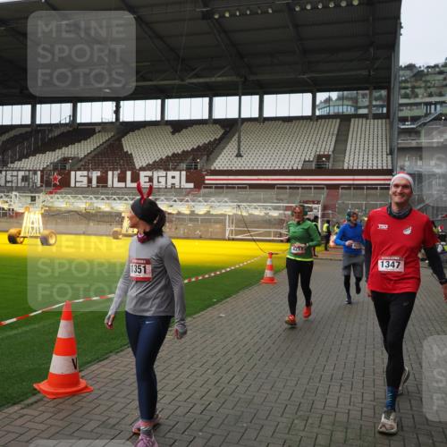 07.12.2025 - St. Pauli X-Mass-Run No. 15 Fabian Wolf http://msf.ph/oto/9424281 07.12.2025 12:06:30 Ziel 173, 189, 1347, 1351, 1353, 1956, 1957, 2018, 2415, 4217, 4219, 4222, 4783, 4784 meine-sportfotos.de
