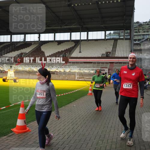 07.12.2025 - St. Pauli X-Mass-Run No. 15 Fabian Wolf http://msf.ph/oto/9424282 07.12.2025 12:06:30 Ziel 173, 189, 1347, 1351, 1353, 1956, 1957, 2018, 2415, 4217, 4219, 4222, 4783, 4784 meine-sportfotos.de