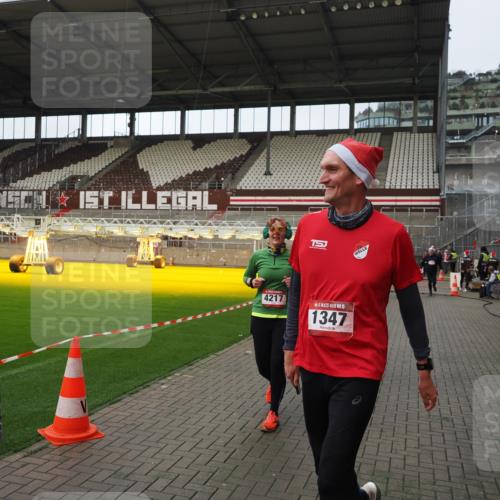 07.12.2025 - St. Pauli X-Mass-Run No. 15 Fabian Wolf http://msf.ph/oto/9424285 07.12.2025 12:06:31 Ziel 173, 1347, 1351, 1353, 1956, 1957, 2018, 2415, 4217, 4219, 4222, 4783, 4784 meine-sportfotos.de