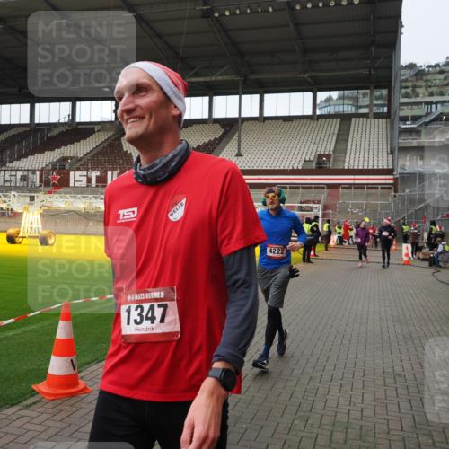 07.12.2025 - St. Pauli X-Mass-Run No. 15 Fabian Wolf http://msf.ph/oto/9424286 07.12.2025 12:06:32 Ziel 1347, 1351, 1353, 1956, 1957, 2018, 2415, 4217, 4219, 4222, 4783, 4784 meine-sportfotos.de