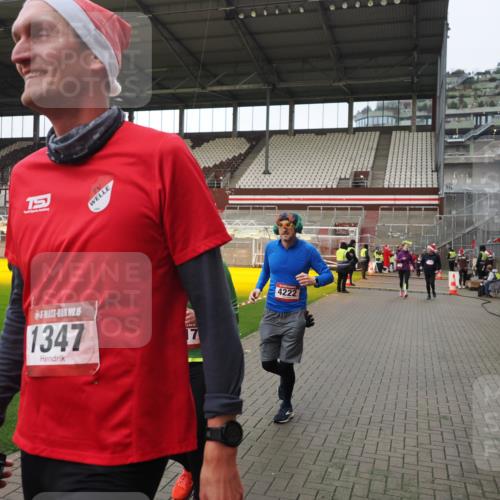 07.12.2025 - St. Pauli X-Mass-Run No. 15 Fabian Wolf http://msf.ph/oto/9424287 07.12.2025 12:06:32 Ziel 1347, 1351, 1353, 1956, 1957, 2018, 2415, 4217, 4219, 4222, 4783, 4784 meine-sportfotos.de