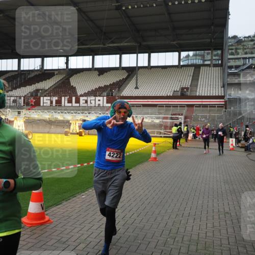 07.12.2025 - St. Pauli X-Mass-Run No. 15 Fabian Wolf http://msf.ph/oto/9424290 07.12.2025 12:06:33 Ziel 1347, 1351, 1353, 1956, 1957, 2018, 2415, 4217, 4219, 4222, 4783, 4784 meine-sportfotos.de