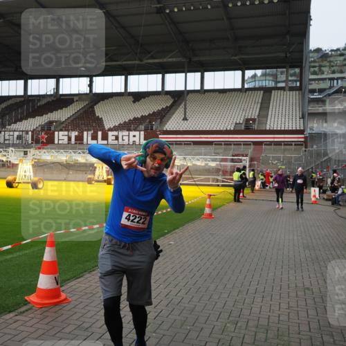 07.12.2025 - St. Pauli X-Mass-Run No. 15 Fabian Wolf http://msf.ph/oto/9424291 07.12.2025 12:06:33 Ziel 1347, 1351, 1353, 1956, 1957, 2018, 2415, 4217, 4219, 4222, 4783, 4784 meine-sportfotos.de