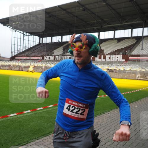 07.12.2025 - St. Pauli X-Mass-Run No. 15 Fabian Wolf http://msf.ph/oto/9424294 07.12.2025 12:06:33 Ziel 1347, 1351, 1353, 1956, 1957, 2018, 2415, 4217, 4219, 4222, 4783, 4784 meine-sportfotos.de