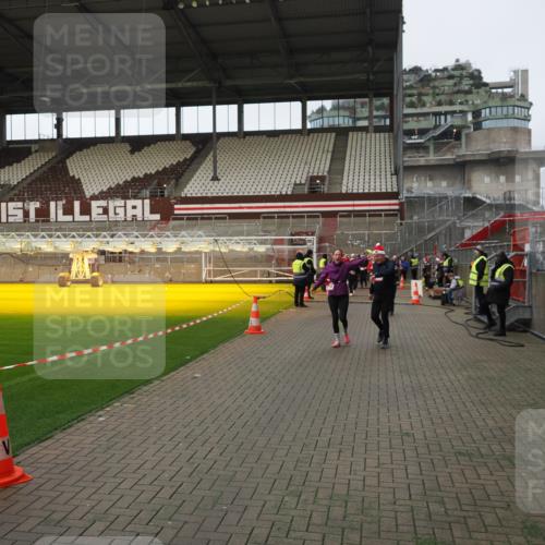 07.12.2025 - St. Pauli X-Mass-Run No. 15 Fabian Wolf http://msf.ph/oto/9424295 07.12.2025 12:06:37 Ziel 339, 345, 1347, 1351, 2415, 4217, 4219, 4222, 4403, 4404, 4783, 4784 meine-sportfotos.de