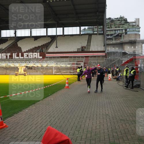 07.12.2025 - St. Pauli X-Mass-Run No. 15 Fabian Wolf http://msf.ph/oto/9424296 07.12.2025 12:06:38 Ziel 339, 345, 1347, 1351, 2415, 4217, 4219, 4222, 4403, 4404, 4783, 4784 meine-sportfotos.de