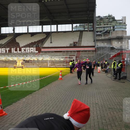 07.12.2025 - St. Pauli X-Mass-Run No. 15 Fabian Wolf http://msf.ph/oto/9424297 07.12.2025 12:06:38 Ziel 339, 345, 1347, 1351, 2415, 4217, 4219, 4222, 4403, 4404, 4783, 4784 meine-sportfotos.de