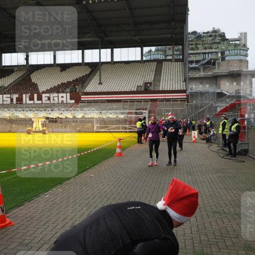 07.12.2025 - St. Pauli X-Mass-Run No. 15 Fabian Wolf http://msf.ph/oto/9424298 07.12.2025 12:06:38 Ziel 339, 345, 1347, 1351, 2415, 4217, 4219, 4222, 4403, 4404, 4783, 4784 meine-sportfotos.de