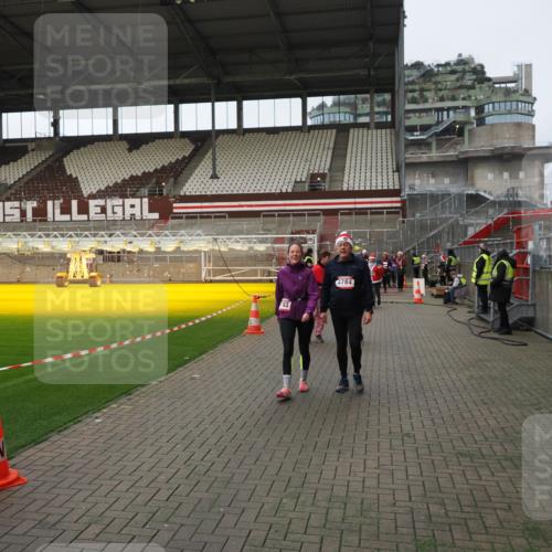 07.12.2025 - St. Pauli X-Mass-Run No. 15 Fabian Wolf http://msf.ph/oto/9424303 07.12.2025 12:06:40 Ziel 339, 345, 4217, 4219, 4222, 4345, 4346, 4403, 4404, 4416, 4783, 4784 meine-sportfotos.de