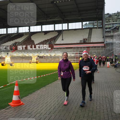 07.12.2025 - St. Pauli X-Mass-Run No. 15 Fabian Wolf http://msf.ph/oto/9424308 07.12.2025 12:06:42 Ziel 339, 345, 3692, 4217, 4222, 4342, 4345, 4346, 4403, 4404, 4416, 4783, 4784 meine-sportfotos.de