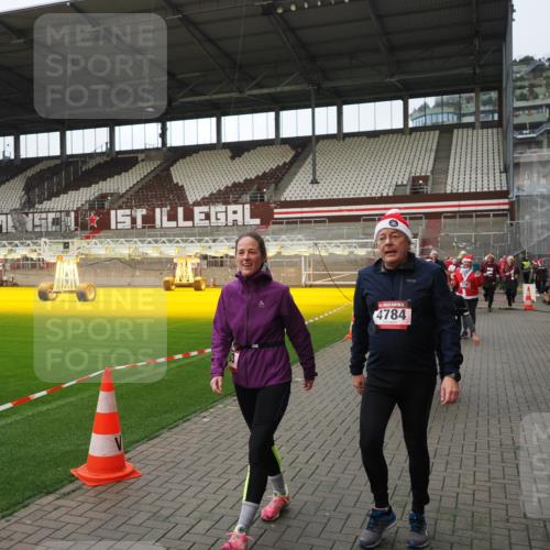 07.12.2025 - St. Pauli X-Mass-Run No. 15 Fabian Wolf http://msf.ph/oto/9424312 07.12.2025 12:06:43 Ziel 339, 345, 1844, 1846, 3692, 4217, 4222, 4342, 4345, 4346, 4403, 4404, 4416, 4783, 4784 meine-sportfotos.de