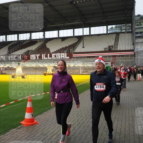 07.12.2025 - St. Pauli X-Mass-Run No. 15 Fabian Wolf http://msf.ph/oto/9424313 07.12.2025 12:06:43 Ziel 339, 345, 1844, 1846, 3692, 4217, 4222, 4342, 4345, 4346, 4403, 4404, 4416, 4783, 4784 meine-sportfotos.de