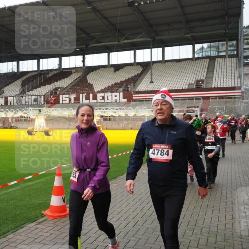 07.12.2025 - St. Pauli X-Mass-Run No. 15 Fabian Wolf http://msf.ph/oto/9424315 07.12.2025 12:06:43 Ziel 339, 345, 1844, 1846, 3692, 4217, 4222, 4342, 4345, 4346, 4403, 4404, 4416, 4783, 4784 meine-sportfotos.de