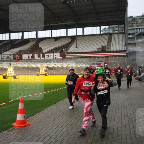 07.12.2025 - St. Pauli X-Mass-Run No. 15 Fabian Wolf http://msf.ph/oto/9424316 07.12.2025 12:06:45 Ziel 339, 345, 1844, 1846, 3689, 3692, 4222, 4342, 4345, 4346, 4403, 4404, 4416, 4783, 4784 meine-sportfotos.de