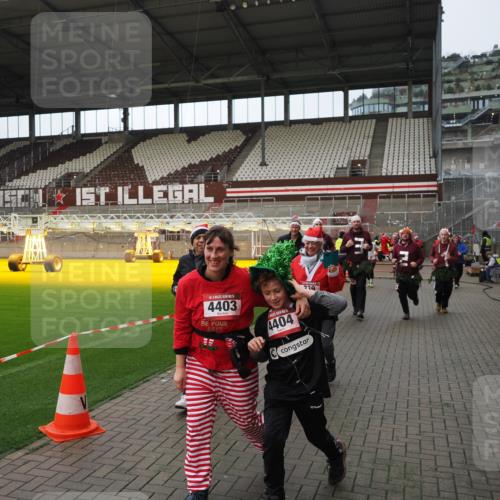 07.12.2025 - St. Pauli X-Mass-Run No. 15 Fabian Wolf http://msf.ph/oto/9424318 07.12.2025 12:06:46 Ziel 276, 339, 345, 1844, 1846, 3689, 3692, 4143, 4342, 4345, 4346, 4403, 4404, 4416, 4783, 4784 meine-sportfotos.de