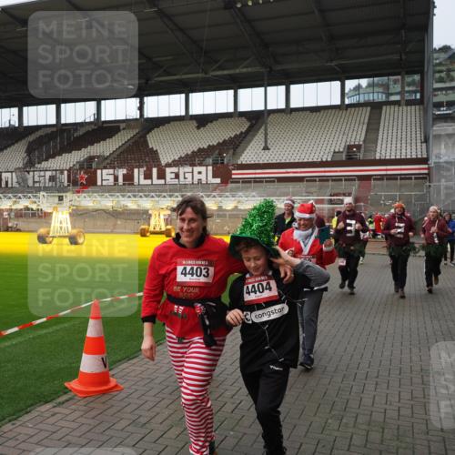 07.12.2025 - St. Pauli X-Mass-Run No. 15 Fabian Wolf http://msf.ph/oto/9424319 07.12.2025 12:06:46 Ziel 276, 339, 345, 1844, 1846, 3689, 3692, 4143, 4342, 4345, 4346, 4403, 4404, 4416, 4783, 4784 meine-sportfotos.de