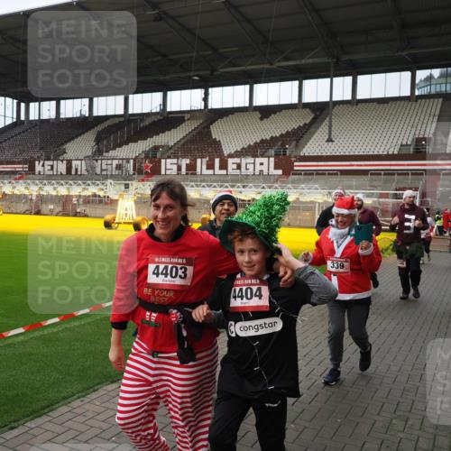 07.12.2025 - St. Pauli X-Mass-Run No. 15 Fabian Wolf http://msf.ph/oto/9424321 07.12.2025 12:06:47 Ziel 276, 339, 345, 1844, 1846, 3689, 3692, 4143, 4342, 4345, 4346, 4403, 4404, 4416, 4783, 4784 meine-sportfotos.de