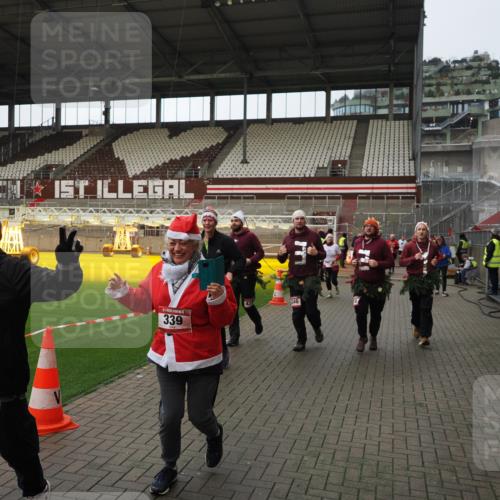 07.12.2025 - St. Pauli X-Mass-Run No. 15 Fabian Wolf http://msf.ph/oto/9424322 07.12.2025 12:06:47 Ziel 276, 339, 345, 1844, 1846, 3689, 3692, 4143, 4342, 4345, 4346, 4403, 4404, 4416, 4783, 4784 meine-sportfotos.de