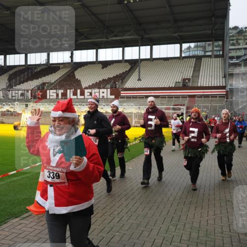 07.12.2025 - St. Pauli X-Mass-Run No. 15 Fabian Wolf http://msf.ph/oto/9424325 07.12.2025 12:06:48 Ziel 276, 339, 345, 1844, 1846, 3689, 3692, 4143, 4342, 4345, 4346, 4403, 4404, 4416, 4783, 4784 meine-sportfotos.de