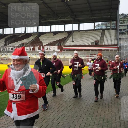 07.12.2025 - St. Pauli X-Mass-Run No. 15 Fabian Wolf http://msf.ph/oto/9424326 07.12.2025 12:06:48 Ziel 276, 339, 345, 1844, 1846, 3689, 3692, 4143, 4342, 4345, 4346, 4403, 4404, 4416, 4783, 4784 meine-sportfotos.de