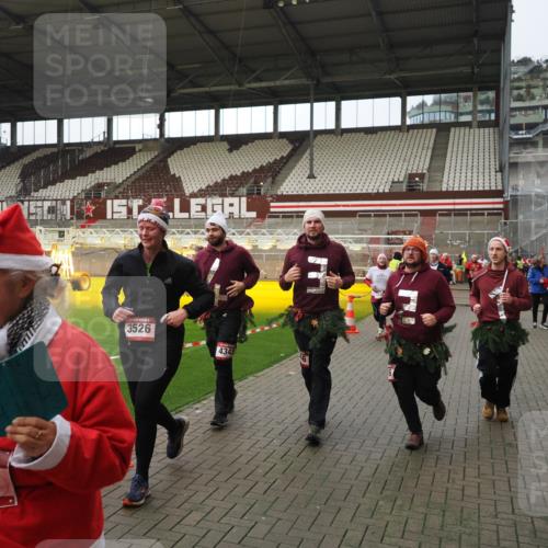 07.12.2025 - St. Pauli X-Mass-Run No. 15 Fabian Wolf http://msf.ph/oto/9424327 07.12.2025 12:06:48 Ziel 276, 339, 345, 1844, 1846, 3689, 3692, 4143, 4342, 4345, 4346, 4403, 4404, 4416, 4783, 4784 meine-sportfotos.de
