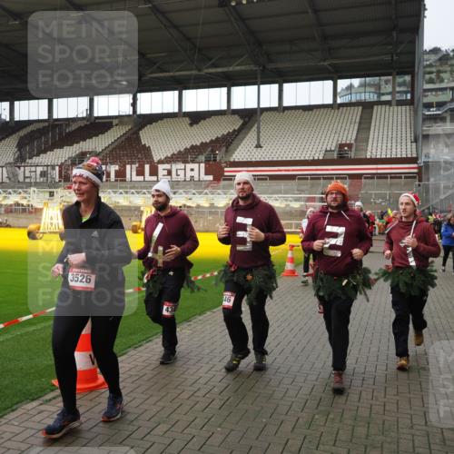 07.12.2025 - St. Pauli X-Mass-Run No. 15 Fabian Wolf http://msf.ph/oto/9424328 07.12.2025 12:06:49 Ziel 276, 339, 345, 1844, 1846, 3689, 3692, 4143, 4342, 4345, 4346, 4403, 4404, 4416, 4783, 4784 meine-sportfotos.de