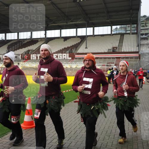 07.12.2025 - St. Pauli X-Mass-Run No. 15 Fabian Wolf http://msf.ph/oto/9424332 07.12.2025 12:06:49 Ziel 276, 339, 345, 1844, 1846, 3689, 3692, 4143, 4342, 4345, 4346, 4403, 4404, 4416, 4783, 4784 meine-sportfotos.de