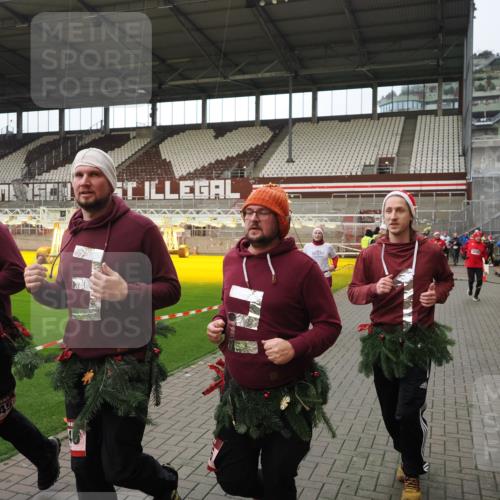 07.12.2025 - St. Pauli X-Mass-Run No. 15 Fabian Wolf http://msf.ph/oto/9424333 07.12.2025 12:06:50 Ziel 276, 339, 345, 1844, 1846, 3689, 3692, 4143, 4342, 4345, 4346, 4403, 4404, 4416 meine-sportfotos.de