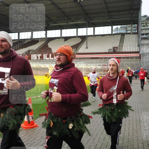 07.12.2025 - St. Pauli X-Mass-Run No. 15 Fabian Wolf http://msf.ph/oto/9424334 07.12.2025 12:06:50 Ziel 276, 339, 345, 1844, 1846, 3689, 3692, 4143, 4342, 4345, 4346, 4403, 4404, 4416 meine-sportfotos.de