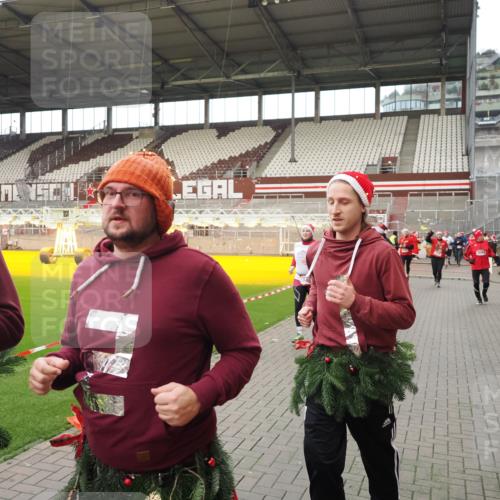 07.12.2025 - St. Pauli X-Mass-Run No. 15 Fabian Wolf http://msf.ph/oto/9424335 07.12.2025 12:06:50 Ziel 276, 339, 345, 1844, 1846, 3689, 3692, 4143, 4342, 4345, 4346, 4403, 4404, 4416 meine-sportfotos.de