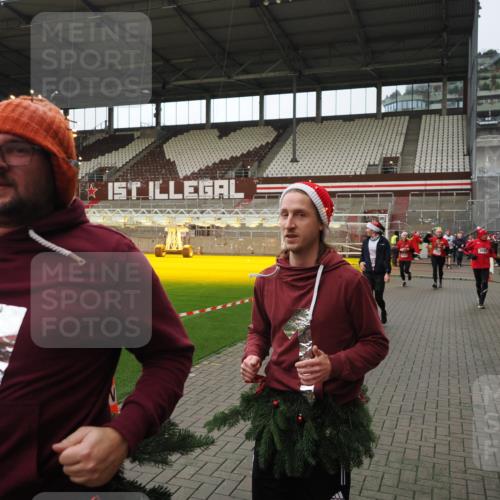 07.12.2025 - St. Pauli X-Mass-Run No. 15 Fabian Wolf http://msf.ph/oto/9424336 07.12.2025 12:06:50 Ziel 276, 339, 345, 1844, 1846, 3689, 3692, 4143, 4342, 4345, 4346, 4403, 4404, 4416 meine-sportfotos.de