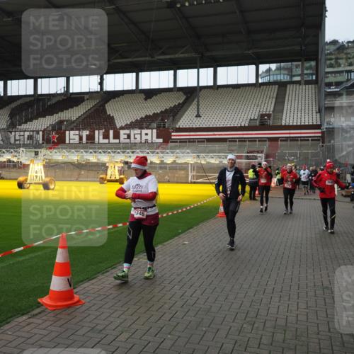 07.12.2025 - St. Pauli X-Mass-Run No. 15 Fabian Wolf http://msf.ph/oto/9424337 07.12.2025 12:06:51 Ziel 276, 339, 345, 1844, 1846, 3689, 3692, 4033, 4143, 4342, 4345, 4346, 4403, 4404, 4416, 4725 meine-sportfotos.de