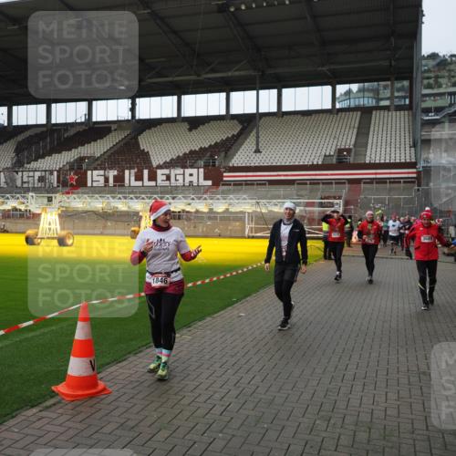 07.12.2025 - St. Pauli X-Mass-Run No. 15 Fabian Wolf http://msf.ph/oto/9424339 07.12.2025 12:06:52 Ziel 276, 339, 345, 1844, 1846, 3689, 3692, 4033, 4143, 4342, 4345, 4346, 4390, 4403, 4404, 4416, 4725 meine-sportfotos.de