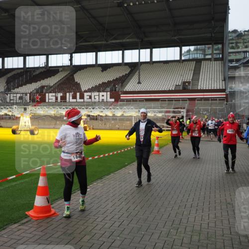 07.12.2025 - St. Pauli X-Mass-Run No. 15 Fabian Wolf http://msf.ph/oto/9424342 07.12.2025 12:06:52 Ziel 276, 339, 345, 1844, 1846, 3689, 3692, 4033, 4143, 4342, 4345, 4346, 4390, 4403, 4404, 4416, 4725 meine-sportfotos.de