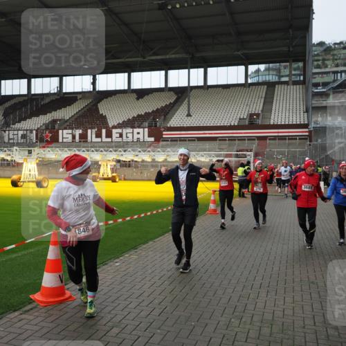 07.12.2025 - St. Pauli X-Mass-Run No. 15 Fabian Wolf http://msf.ph/oto/9424345 07.12.2025 12:06:53 Ziel 276, 339, 345, 1844, 1846, 3689, 3692, 4017, 4018, 4033, 4143, 4342, 4345, 4346, 4390, 4403, 4404, 4416, 4725 meine-sportfotos.de