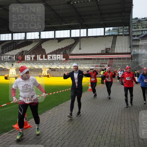 07.12.2025 - St. Pauli X-Mass-Run No. 15 Fabian Wolf http://msf.ph/oto/9424346 07.12.2025 12:06:53 Ziel 276, 339, 345, 1844, 1846, 3689, 3692, 4017, 4018, 4033, 4143, 4342, 4345, 4346, 4390, 4403, 4404, 4416, 4725 meine-sportfotos.de
