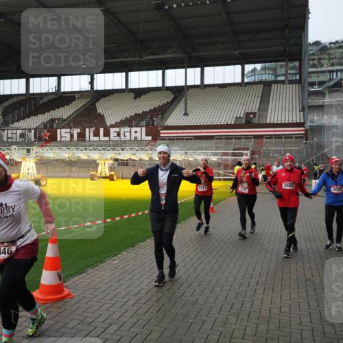 07.12.2025 - St. Pauli X-Mass-Run No. 15 Fabian Wolf http://msf.ph/oto/9424348 07.12.2025 12:06:54 Ziel 276, 339, 345, 1844, 1846, 3689, 3692, 4017, 4018, 4033, 4143, 4342, 4345, 4346, 4390, 4403, 4404, 4416, 4725 meine-sportfotos.de