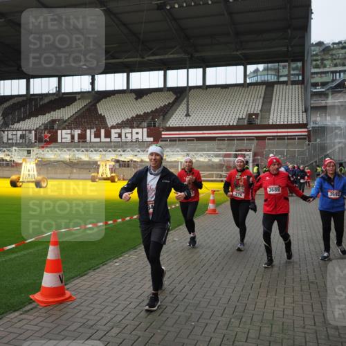 07.12.2025 - St. Pauli X-Mass-Run No. 15 Fabian Wolf http://msf.ph/oto/9424350 07.12.2025 12:06:54 Ziel 276, 339, 345, 1844, 1846, 3689, 3692, 4017, 4018, 4033, 4143, 4342, 4345, 4346, 4390, 4403, 4404, 4416, 4725 meine-sportfotos.de