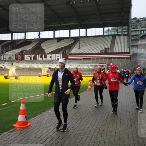 07.12.2025 - St. Pauli X-Mass-Run No. 15 Fabian Wolf http://msf.ph/oto/9424351 07.12.2025 12:06:54 Ziel 276, 339, 345, 1844, 1846, 3689, 3692, 4017, 4018, 4033, 4143, 4342, 4345, 4346, 4390, 4403, 4404, 4416, 4725 meine-sportfotos.de