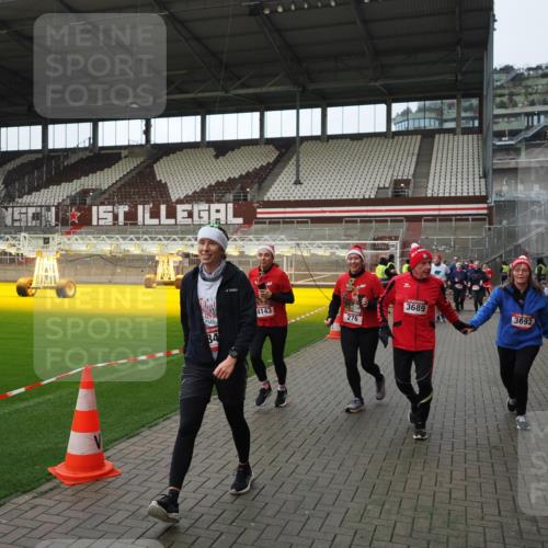 07.12.2025 - St. Pauli X-Mass-Run No. 15 Fabian Wolf http://msf.ph/oto/9424352 07.12.2025 12:06:54 Ziel 276, 339, 345, 1844, 1846, 3689, 3692, 4017, 4018, 4033, 4143, 4342, 4345, 4346, 4390, 4403, 4404, 4416, 4725 meine-sportfotos.de