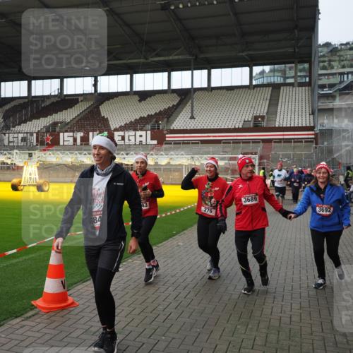 07.12.2025 - St. Pauli X-Mass-Run No. 15 Fabian Wolf http://msf.ph/oto/9424354 07.12.2025 12:06:55 Ziel 276, 339, 345, 1844, 1846, 3689, 3692, 4017, 4018, 4033, 4143, 4314, 4342, 4345, 4346, 4360, 4361, 4390, 4416, 4725 meine-sportfotos.de