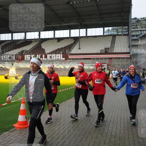 07.12.2025 - St. Pauli X-Mass-Run No. 15 Fabian Wolf http://msf.ph/oto/9424355 07.12.2025 12:06:55 Ziel 276, 339, 345, 1844, 1846, 3689, 3692, 4017, 4018, 4033, 4143, 4314, 4342, 4345, 4346, 4360, 4361, 4390, 4416, 4725 meine-sportfotos.de