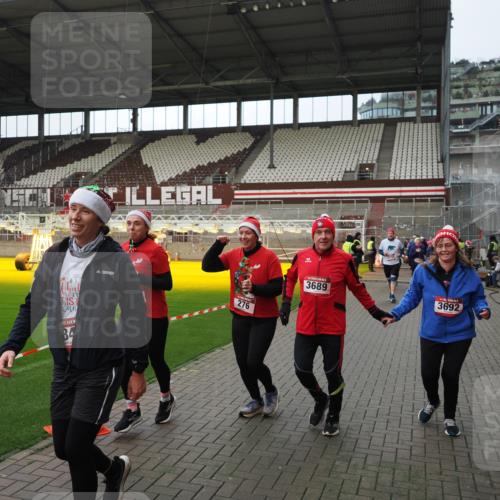 07.12.2025 - St. Pauli X-Mass-Run No. 15 Fabian Wolf http://msf.ph/oto/9424356 07.12.2025 12:06:55 Ziel 276, 339, 345, 1844, 1846, 3689, 3692, 4017, 4018, 4033, 4143, 4314, 4342, 4345, 4346, 4360, 4361, 4390, 4416, 4725 meine-sportfotos.de