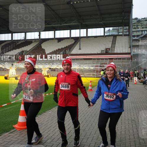 07.12.2025 - St. Pauli X-Mass-Run No. 15 Fabian Wolf http://msf.ph/oto/9424360 07.12.2025 12:06:56 Ziel 276, 339, 345, 1844, 1846, 3689, 3692, 4017, 4018, 4033, 4143, 4314, 4328, 4342, 4345, 4346, 4360, 4361, 4390, 4416, 4725 meine-sportfotos.de